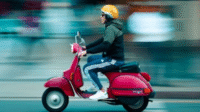 Kuasai Jalan Licin: Tips Aman Berkendara Motor Matik