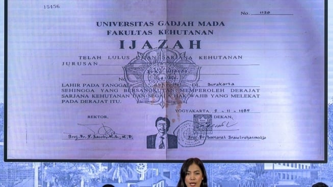 Bongkar_Praktik_Ijazah_Palsu_Pasar_Pramuka_Terbongkar Bongkar Praktik Ijazah Palsu: Pasar Pramuka Terbongkar