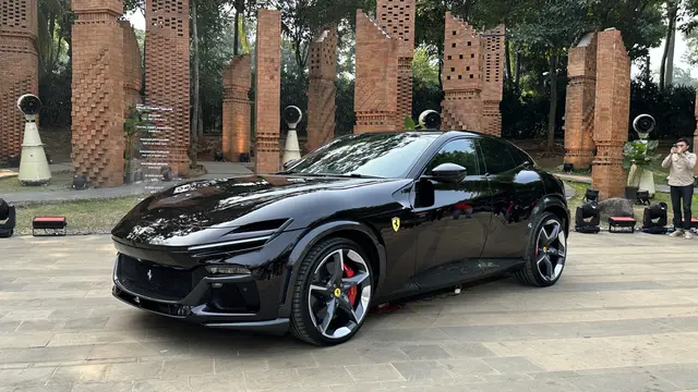 Ferrari Purosangue Terguling! Harga Fantastisnya Bikin Melongo di Tol