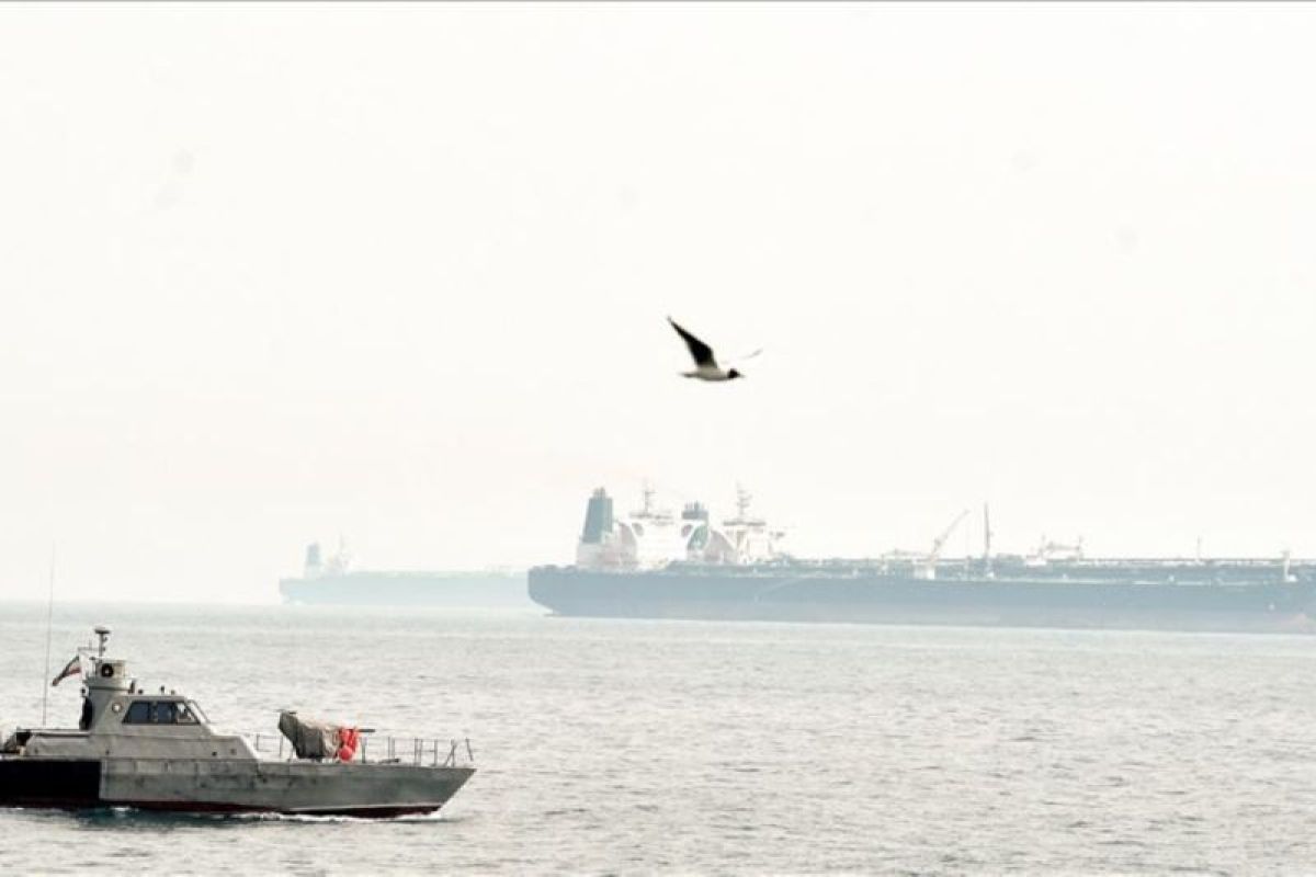 Iran Ancam Tutup Selat Hormuz: Krisis Global Mendekat?