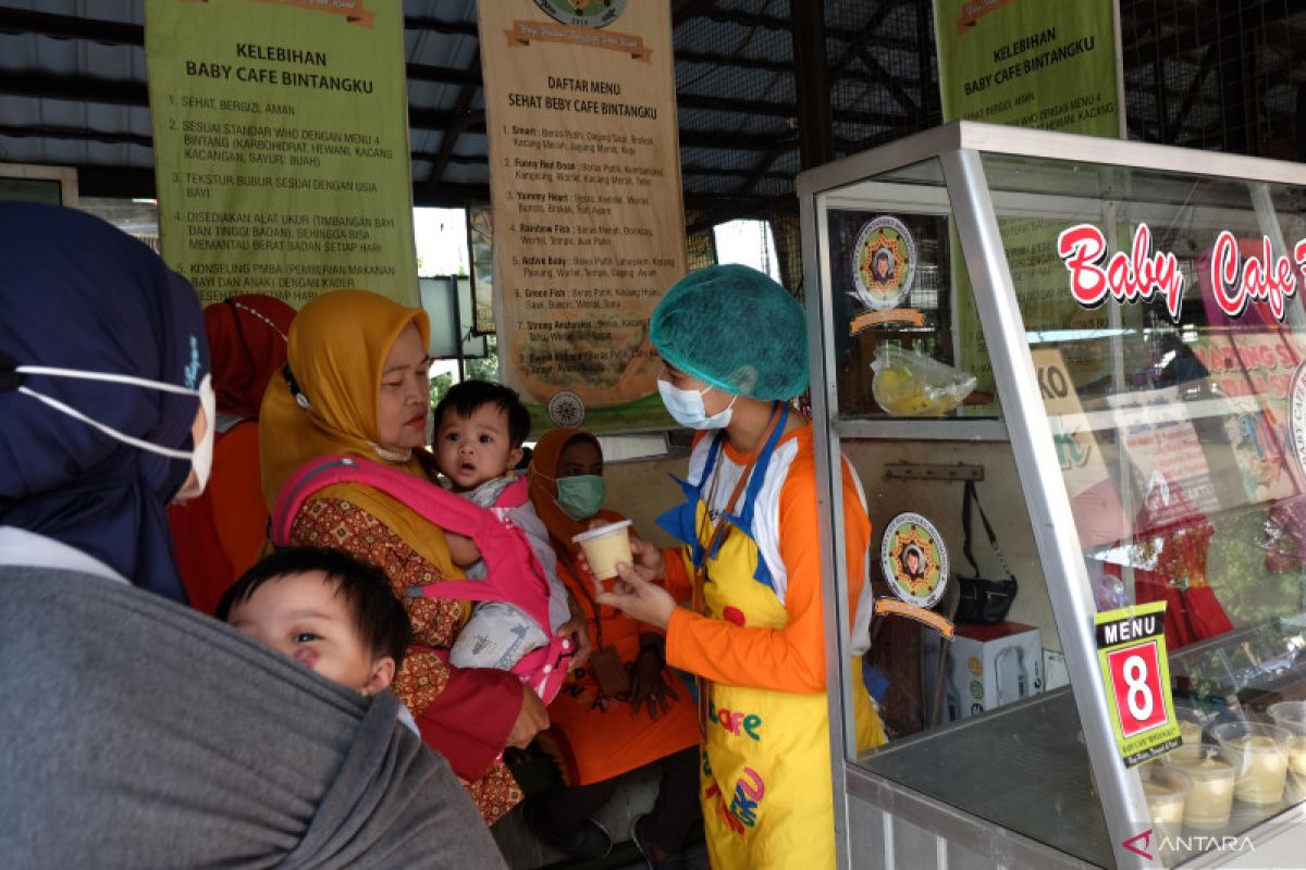 MPASI Ajaib: Yogurt & Keju, Amankah untuk Bayi Anda?