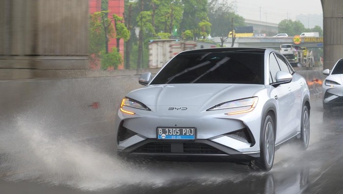 Mobil Listrik Dominasi Pasar RI, Kalahkan Hybrid?