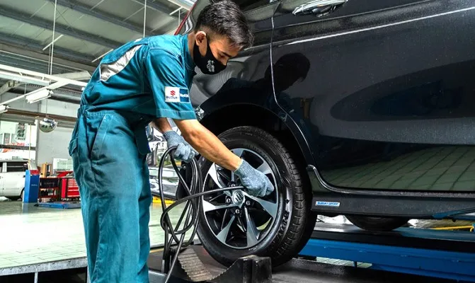 Mudik Aman Lebaran 2025: Tips Cek Ban Mobil, Sampai Kampung Halaman!