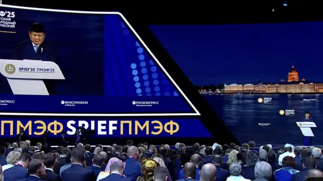 Prabowo Gugup di SPIEF 2025, Putin Tepuk Tangan!