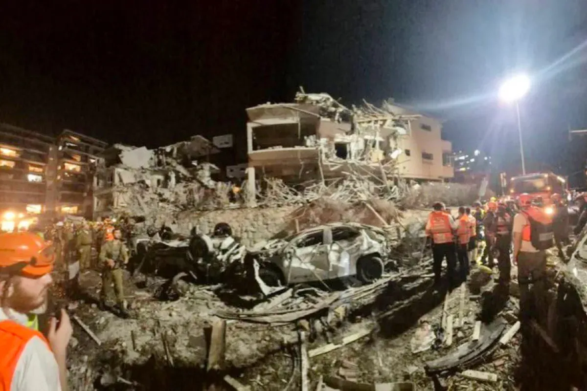 Serangan Rudal Iran: Tel Aviv Dini Hari, Mencekam! Detik-Detik Menegangkan Terungkap
