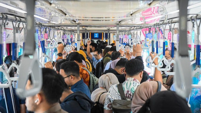 Wajib Naik Transportasi Umum Rabu? Aturan Baru Karyawan Swasta