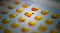 Emoji Tingkatkan Hubungan Diri? Studi Ungkap Rahasianya!