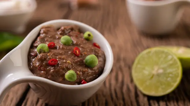 Rahasia_Cita_Rasa_Terasi_vs_Petis_Mana_yang_Lebih_Sedap Rahasia Cita Rasa: Terasi vs Petis, Mana yang Lebih Sedap?